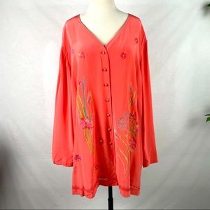 Beautiful Diane Von Furstenberg silk accents 2XL silk blouse. Amazing stitching